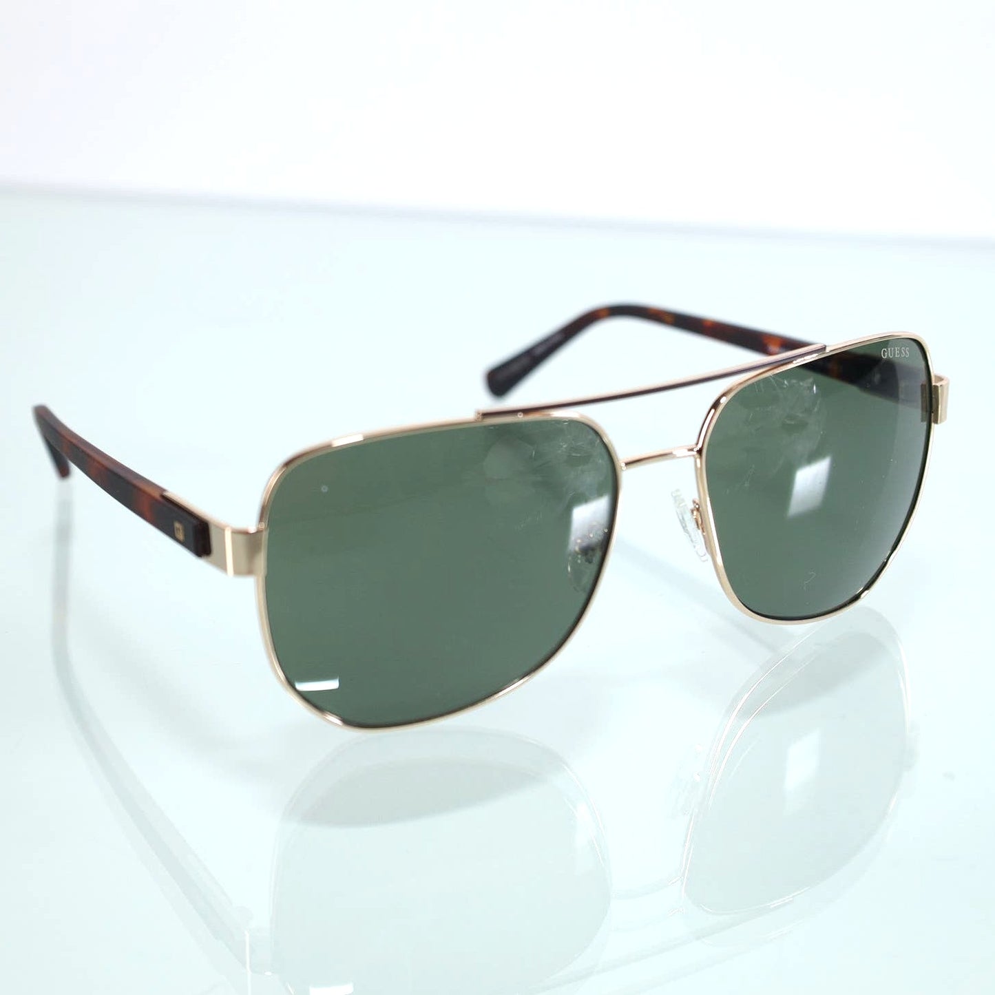GUESS Metal Pilot Aviator Sunglasses – Gold / Green