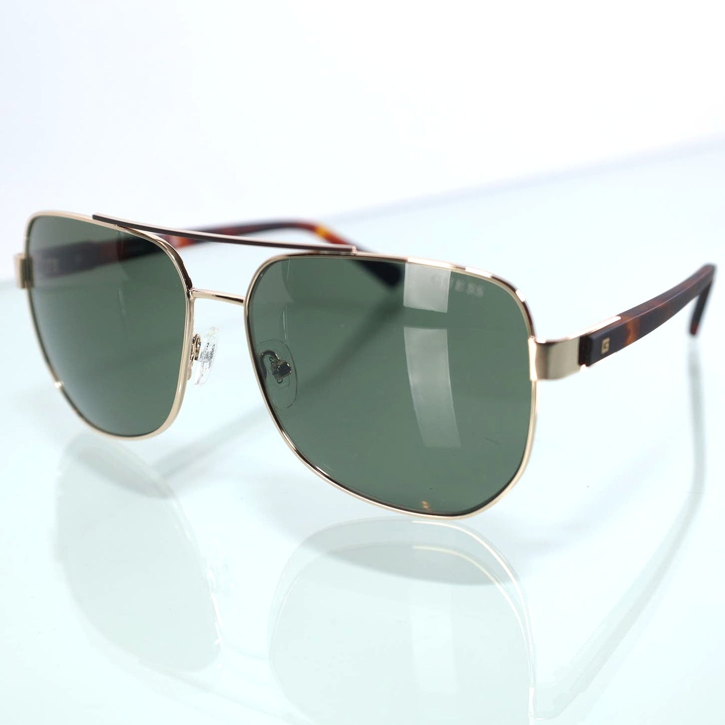 GUESS Metal Pilot Aviator Sunglasses – Gold / Green